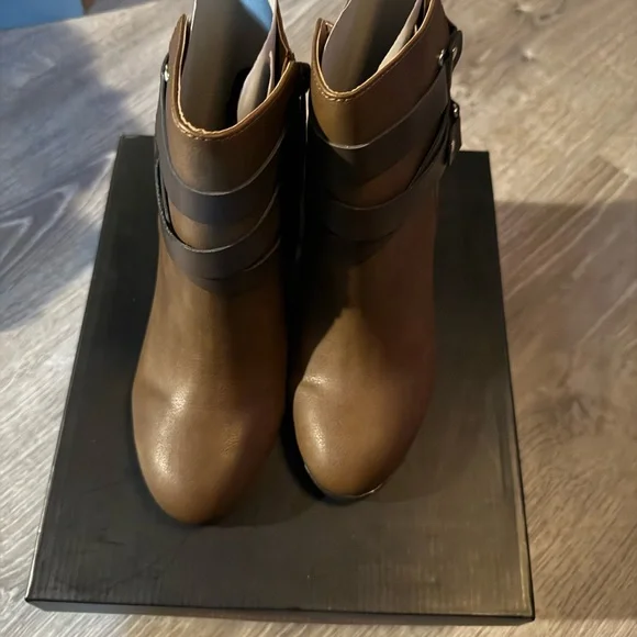 Brand New Material Girl Brown Ankle Boots size 8 - Picture 3 of 6